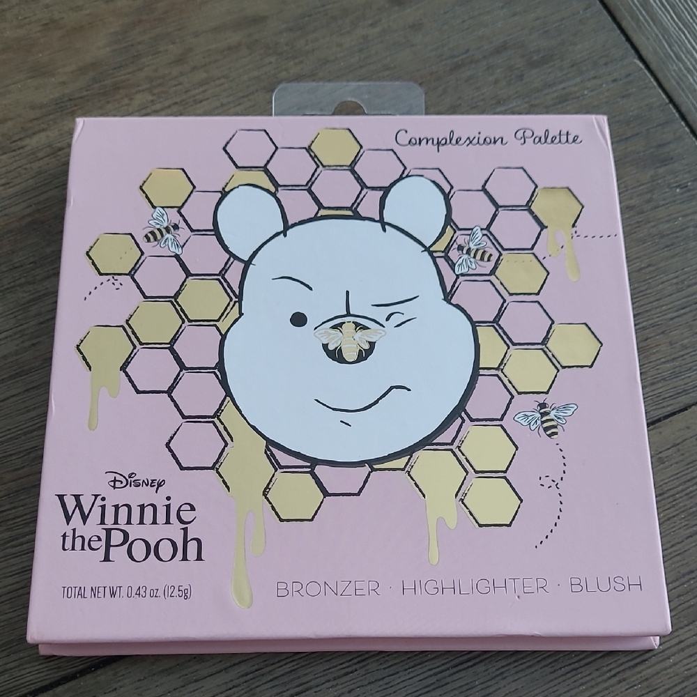 Disney Winnie the Pooh Complexion Palette Highlighter, Bronzer, Blush 9 Shades